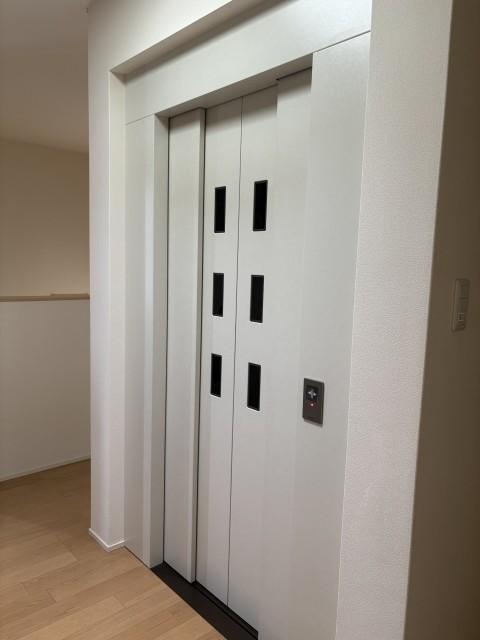 上階を、もっと身近に。暮らしの質を高めるホームエレベーターという選択