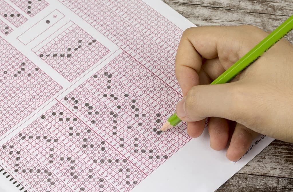 OMR機器メーカーが解説するマークシートの仕組みと高精度読み取り技術