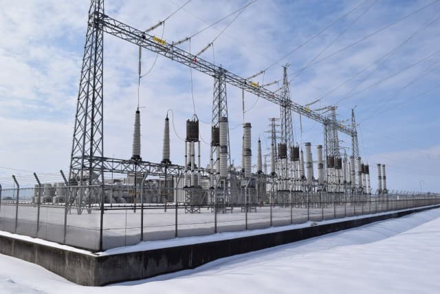 変圧器（トランス）銘板の読み方完全ガイド｜電気工事新人が現場でチェックすべき重要項目