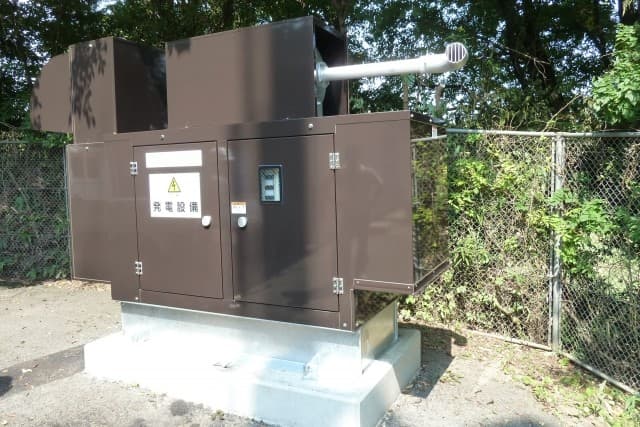 発電機と蓄電池の違いは？