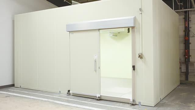 「プレハブ冷蔵庫」とは？省スペース・高効率を実現する冷蔵ソリューションの基本を解説