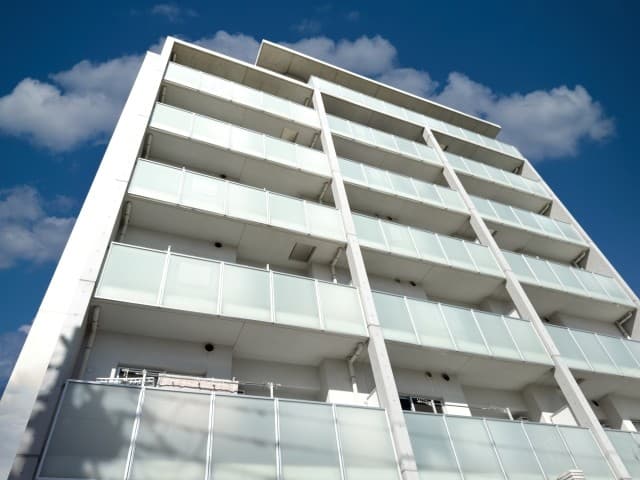マンションに非常用発電機の設置は義務？設置メリット・点検方法をわかりやすく解説
