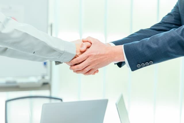非常用発電機は日本政策金融公庫の「BCP資金」と「即時償却」の組み合わせで賢く導入！