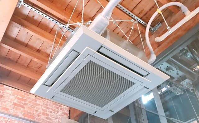 エアコンの「送風」はいつ使う？電気代節約とカビ対策に効く活用術