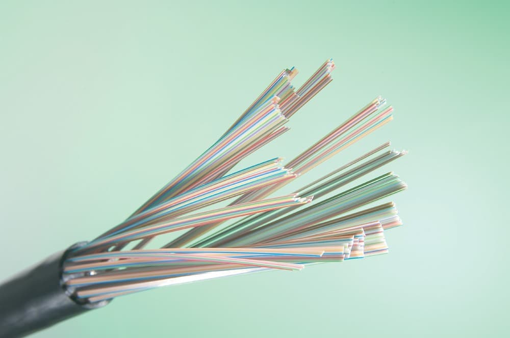 光ケーブルとは？種類と規格（OM1〜OM5・OS1・OS2）完全ガイド