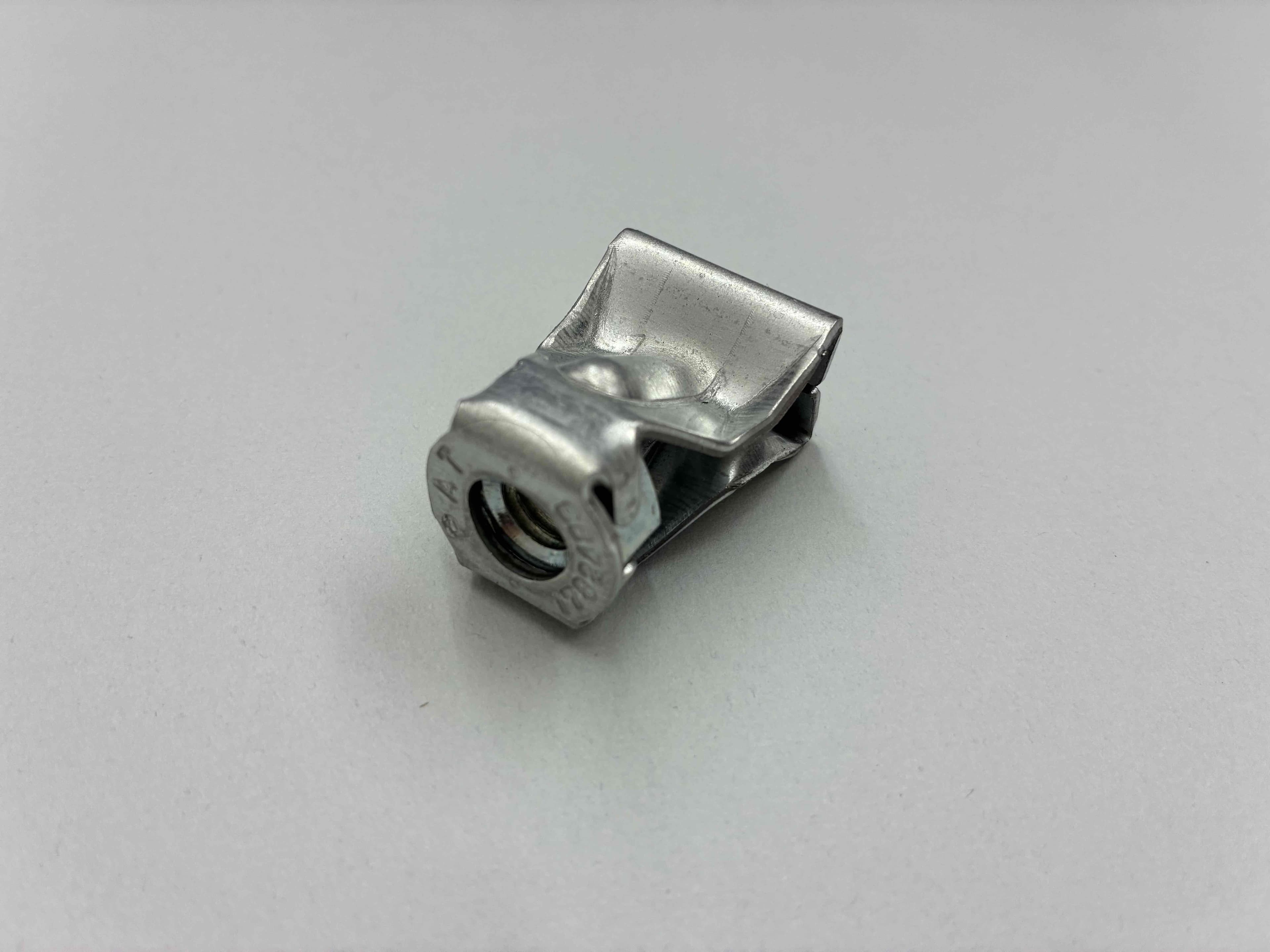 大晶鋼管 SE   デッキ用吊り金具