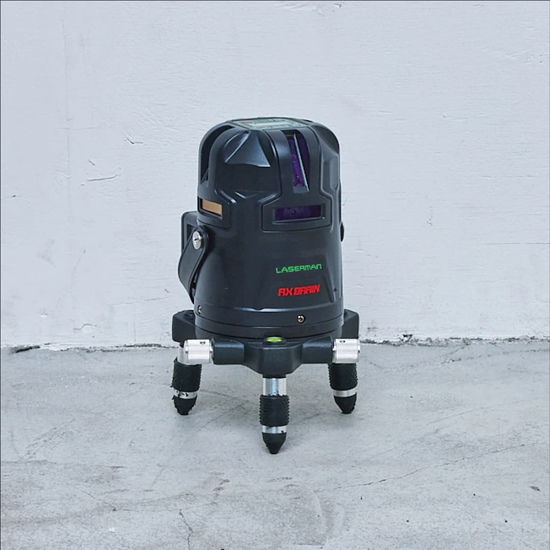 レ-ザ- LVE-8SF   超高輝度電子整準式グリ-ンレーザー墨出し器