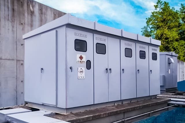 そのキュービクル、いつまで使える？オーナーが考えるべき耐用年数とは