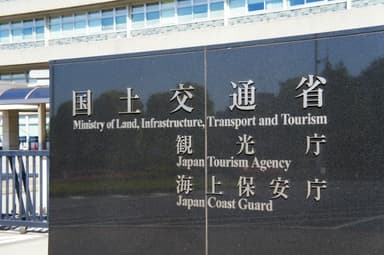 **なぜ“国交仕様”が建物と設備を支配するのか