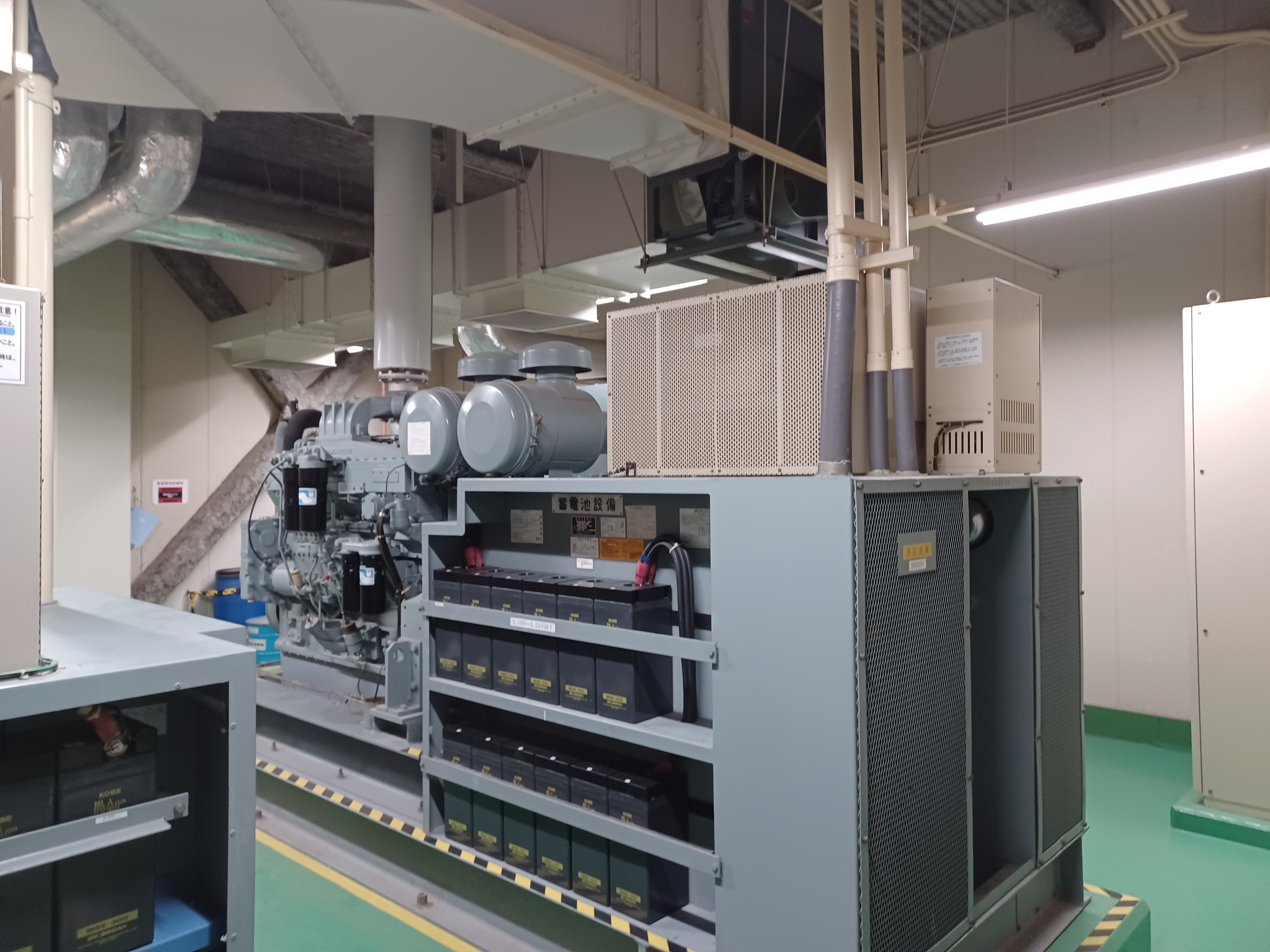 非常用発電機・UPS・蓄電池の完璧なる連携：停電から復旧までを繋ぐ「三位一体」の守護神：