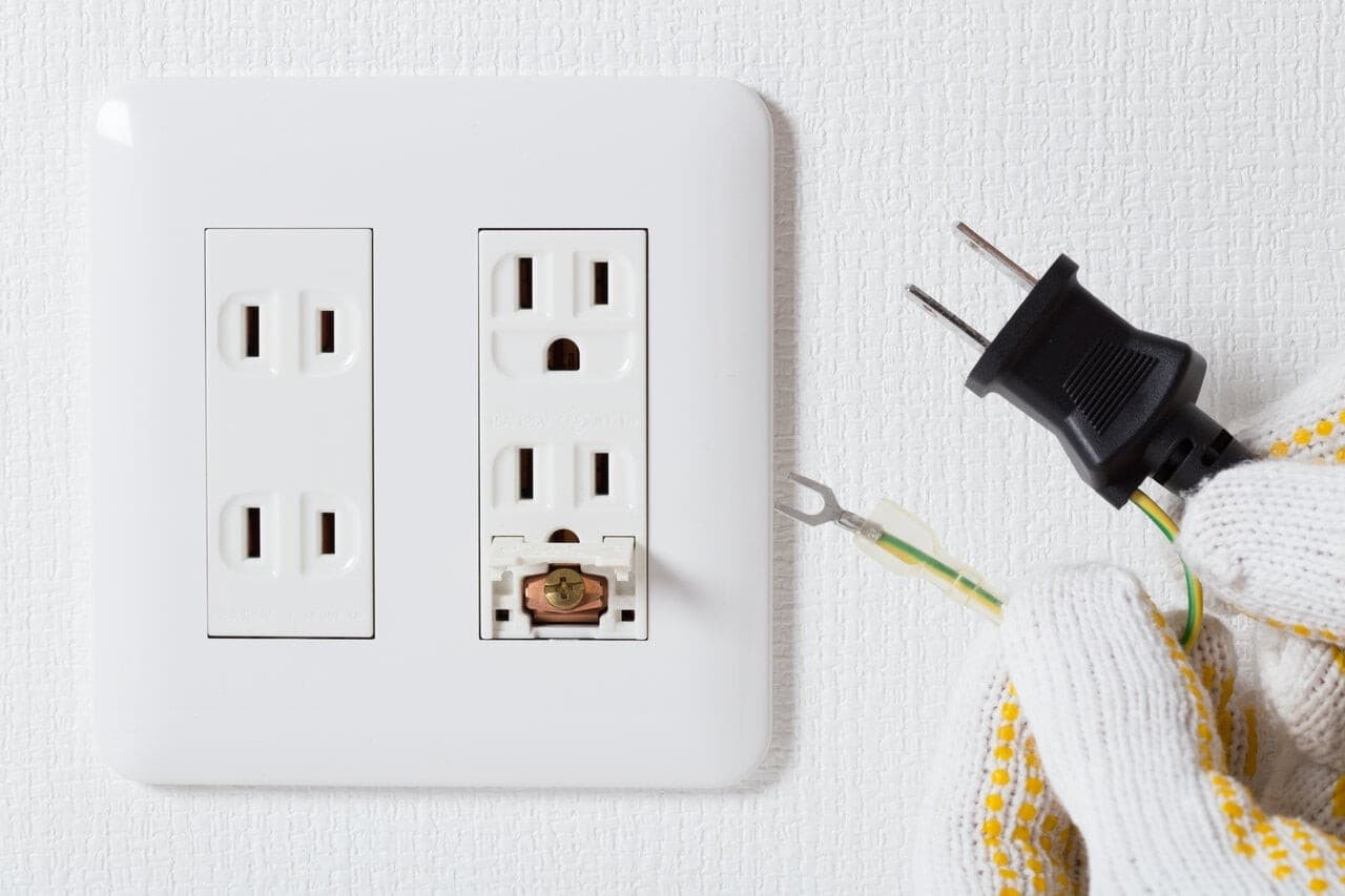 電源アースとは？役割・仕組み・必要性をわかりやすく解説