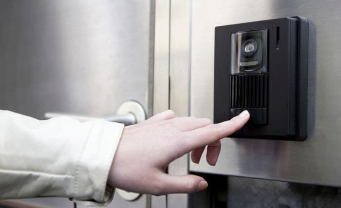 インターホンの歴史｜誕生から最新スマートインターホンまでの進化