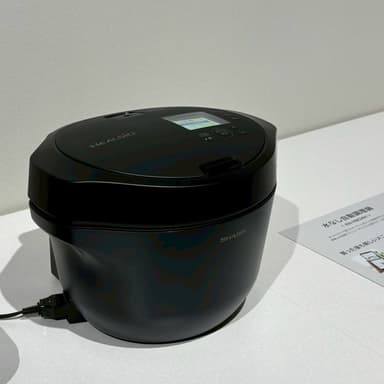 素材の旨みを引き出す魔法の鍋。シャープの最新「水なし調理」で変わる