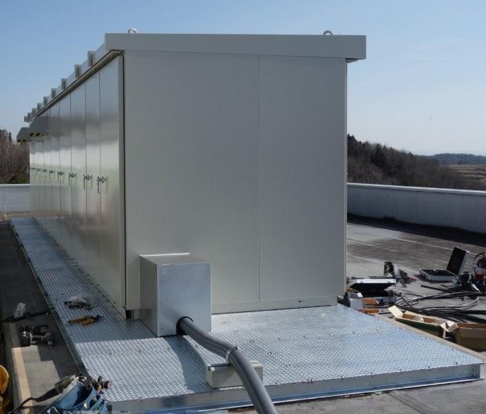 既設基礎を流用できる縞鋼板を活用したチャンネルベース